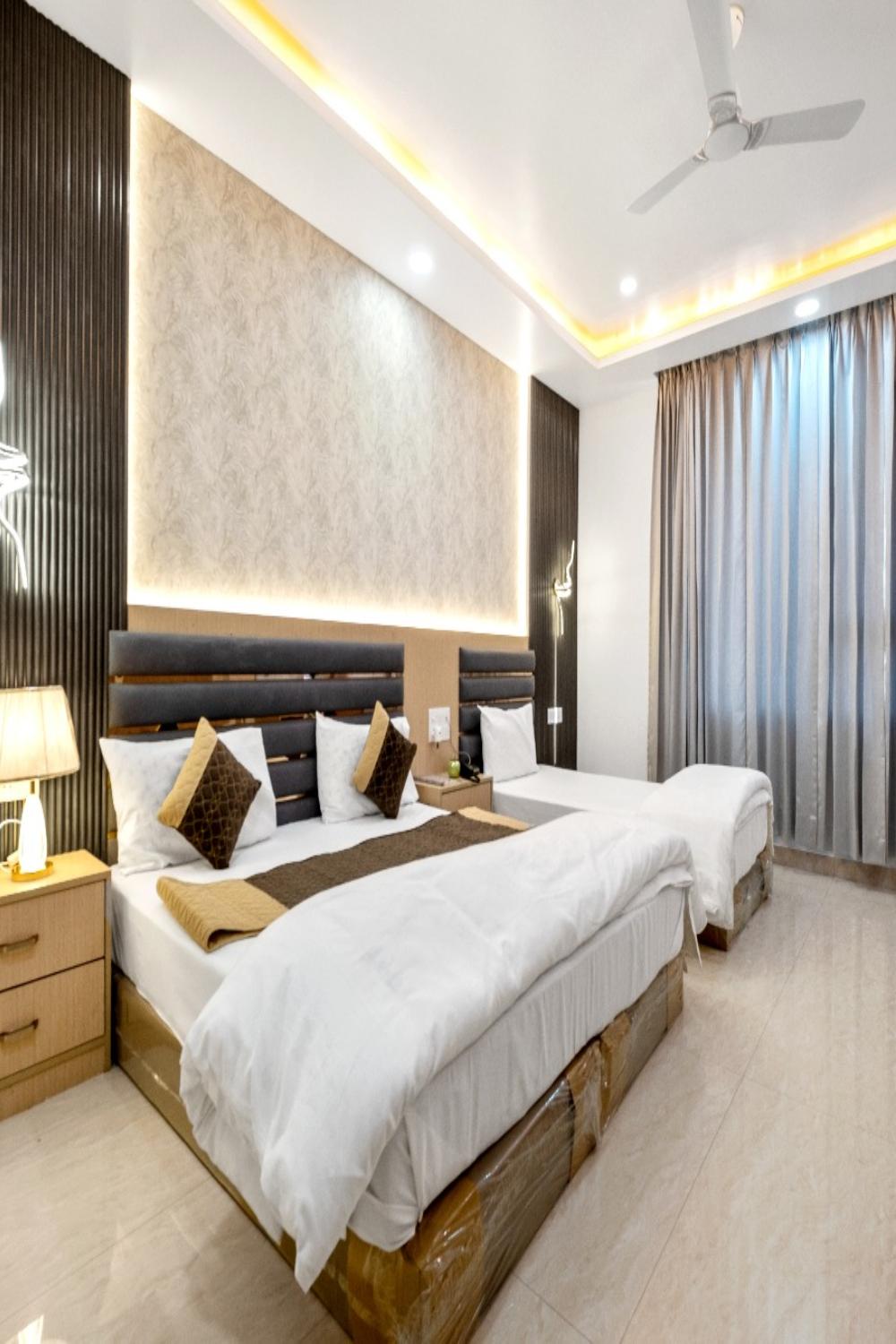 Hotel rooms with free parking in Ayodhya